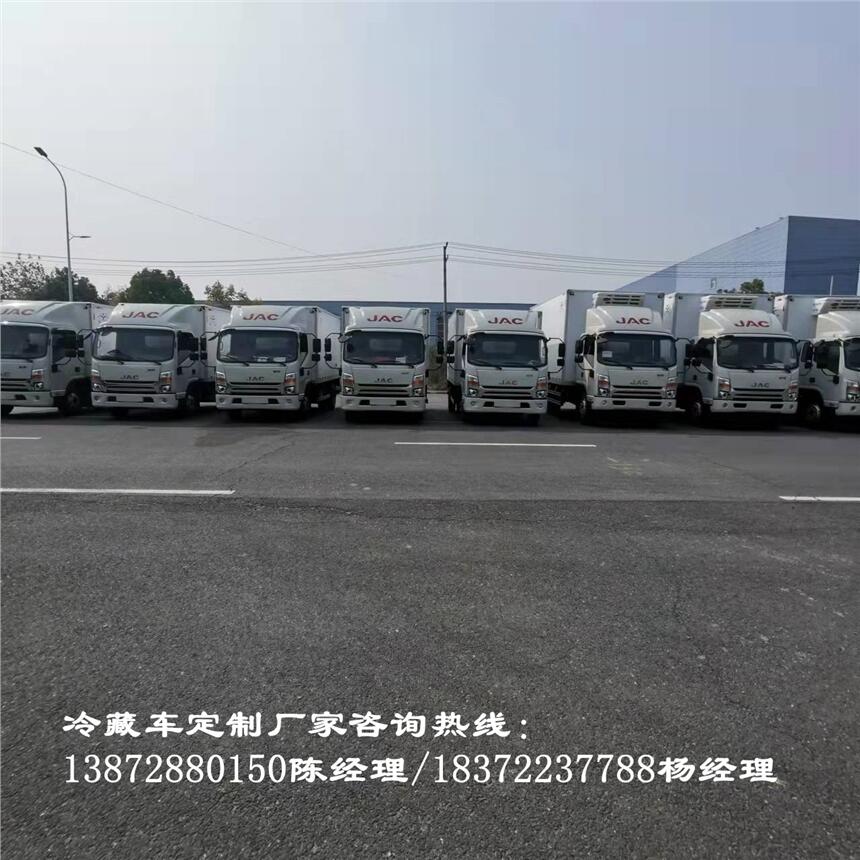 宁波东风天锦高顶双卧国六8类腐蚀品类运输车 